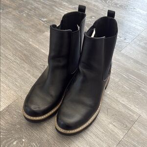 Woman’s Universal Thread Black Chelsea Boots size 9